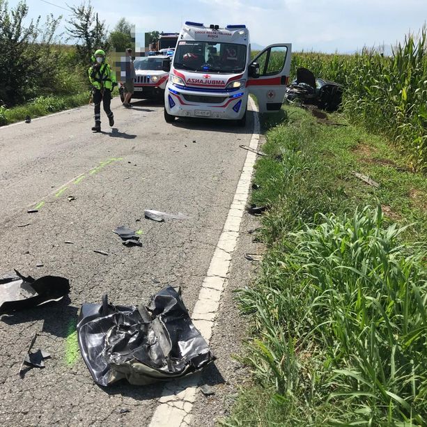 Violento scontro frontale in località San Vittore a Fossano: un ferito grave elitrasportato all'ospedale di Cuneo