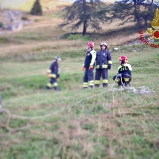 Auto finisce fuori strada a Castelmagno, drammatico il bilancio: 5 morti e 2 feriti gravi, tutti giovanissimi