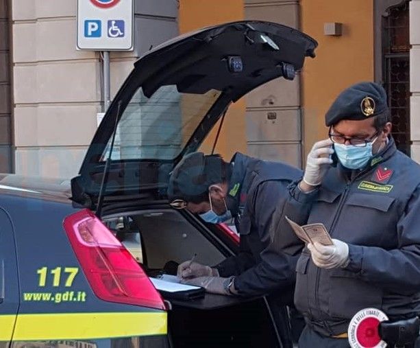 Vende online test sierologici senza autorizzazione medica: la Guardia di Finanza torinese smaschera la truffa