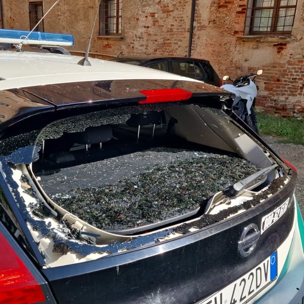 A Saluzzo oltre un centinaio le auto danneggiate dalla grandine. Telefono bollente per assicuratori e carrozzieri [FOTOGALLERY]