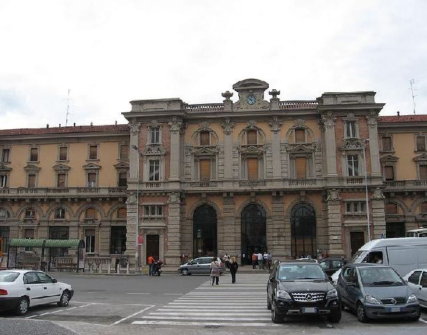 Cuneo, controlli della Finanza nella zona della stazione: trovati 22 grammi di droga, una persona arrestata