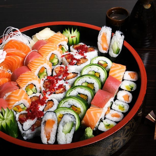 Sushi amaro per una trentina di cuneesi: presunta intossicazione di massa