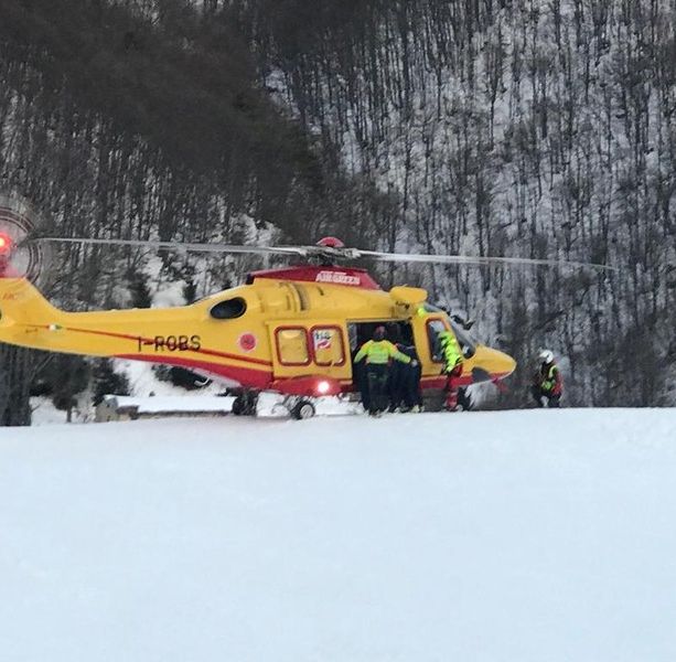 Arresto cardiaco per uno sciatore sulle piste di Limone: intervento dell'elisoccorso
