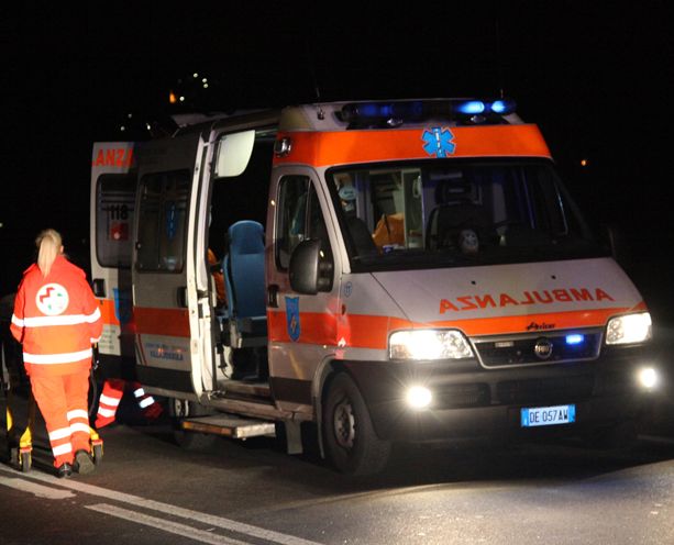 Incidente sull'autostrada Asti-Cuneo per automobile contromano: quattro feriti