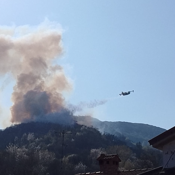 Pasqua di fuoco. Attivati i presidi notturni sugli incendi a Borgo, Frabosa e Roccasparvera [FOTO E VIDEO]