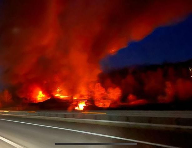 In fiamme una casa nei pressi di Ceva a fianco dell'autostrada