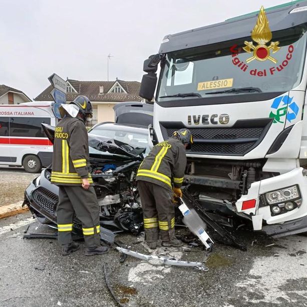 Moto contro auto a Santo Stefano Belbo: deceduto un ragazzo di 24 anni