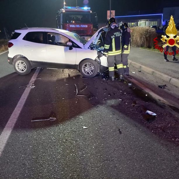 Scontro frontale tra due auto a Cervasca: quattro persone in ospedale, tra cui una bambina