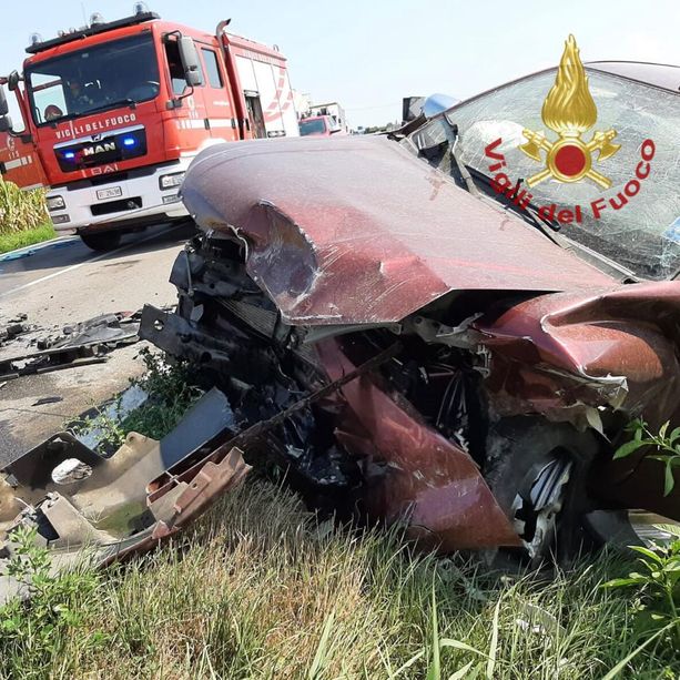 Scontro tra due auto a Crocera di Barge, un ferito grave elitrasportato al Santa Croce
