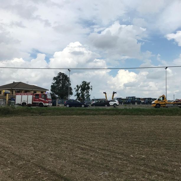 Violento scontro tra due veicoli a Genola in via Roma all'incrocio con via Granetta, due feriti non gravi