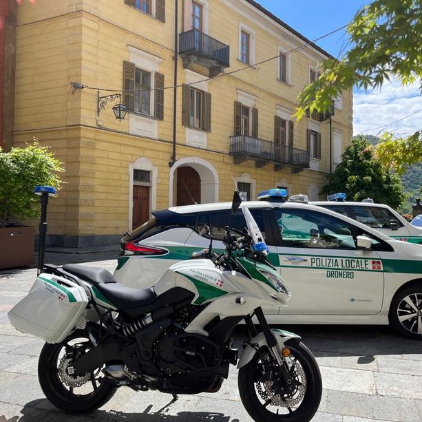 Dronero, non si ferma all'alt e tenta di investire i vigili che sparano in aria