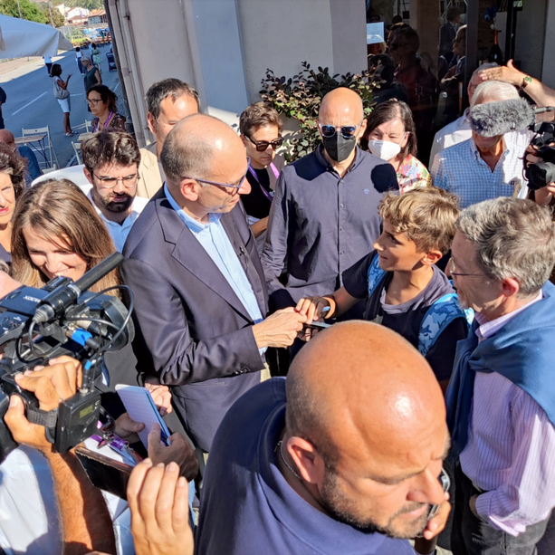 Dal palco di Dogliani l’appello ai giovani del segretario dem Letta: &quot;L’eroismo è fare il proprio dovere&quot; [FOTO E VIDEO]