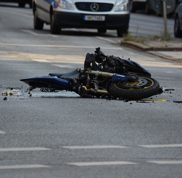 Scooterista muore un anno dopo lo schianto con un'auto: a giudizio l'altro conducente
