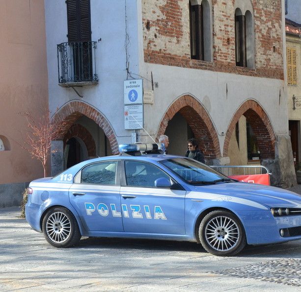 &quot;Bande di figli di papà&quot;: a Cuneo sono almeno tre, rubano bici, spaccano vetrine e insultano gli anziani
