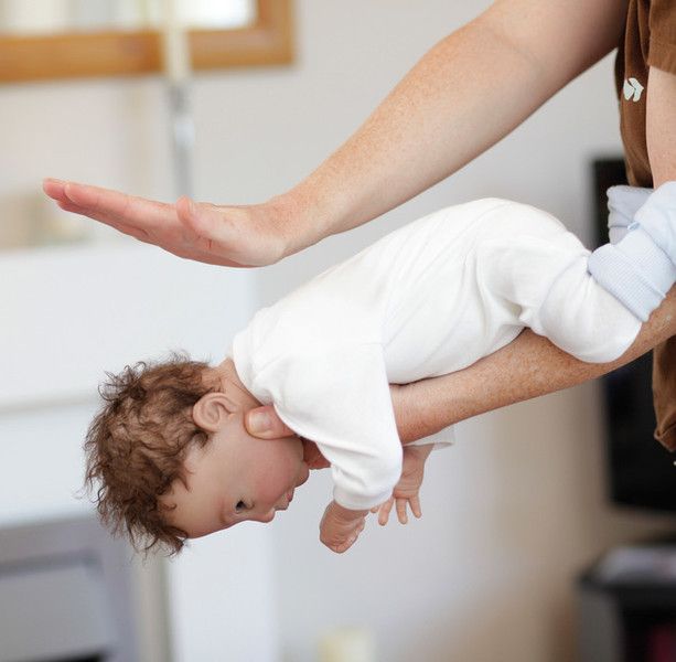 Commessa salva la vita ad un neonato che stava soffocando: è successo all'OVS di Mondovicino