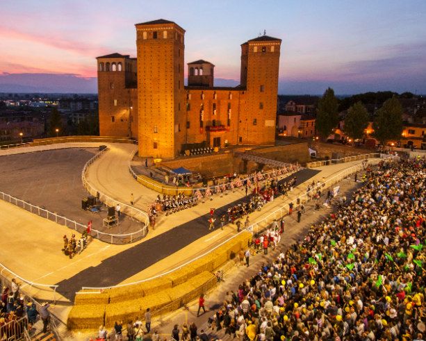 Al via il Palio dei Borghi a Fossano: tre giorni di figuranti, sbandieratori e musici, fino alla grande sfida finale