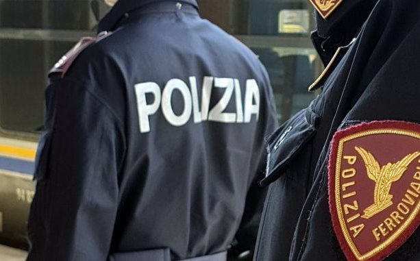 Molestatore seriale sui treni regionali arrestato dalla Polfer: ha tentato di violentare due ragazze