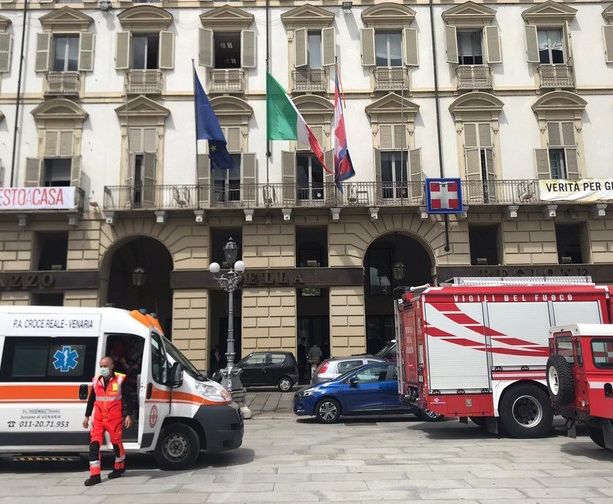 Busta con polvere bianca inviata a Cirio: dentro un foglio con scritto &quot;antrace&quot; [FOTO E VIDEO]