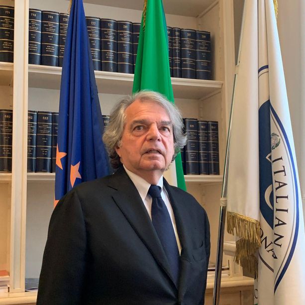 Accusato di diffamazione e minaccia contro l'allora ministro Brunetta, il giudice lo assolve