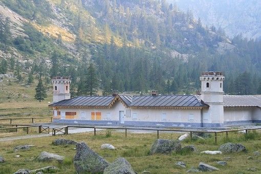 Esondano due rii in alta Valle Gesso: una ventina di escursionisti bloccati tra il Valasco e le Terme di Valdieri