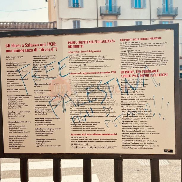 Saluzzo, scritte ingiuriose antisemite sui tabelloni nei pressi della sinagoga