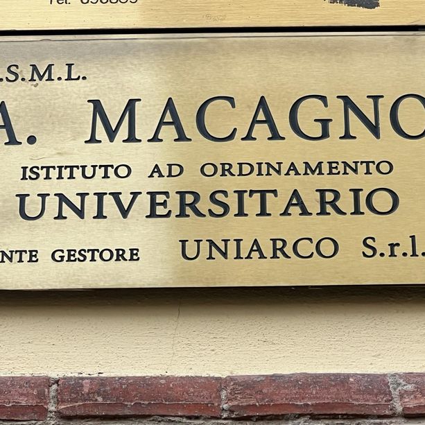 Due società si contendono la gestione della Scuola di Mediazione linguistica: studenti rischiano di perdere l'anno