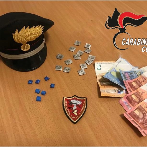 Nascondeva crack e rivotril: spacciatore arrestato dai carabinieri nel piazzale della Libertà a Cuneo