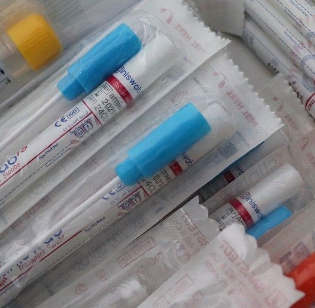 Effettuava tamponi per il rilascio del green pass senza averne titolo: nei guai un'infermiera cuneese