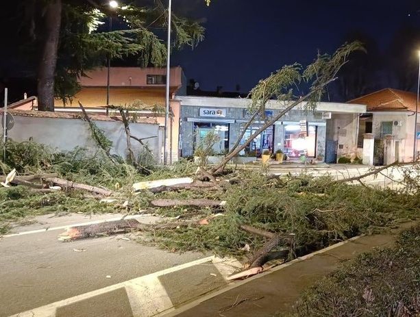 Raffiche di vento fino a 200km orari nel Torinese: da Cuneo in partenza la colonna mobile del Vigili del Fuoco