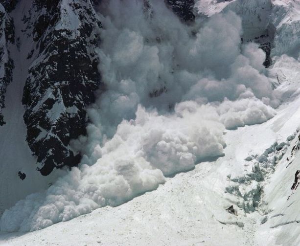 Valle Varaita, distacco di una valanga sopra Pontechianale: convolte delle persone