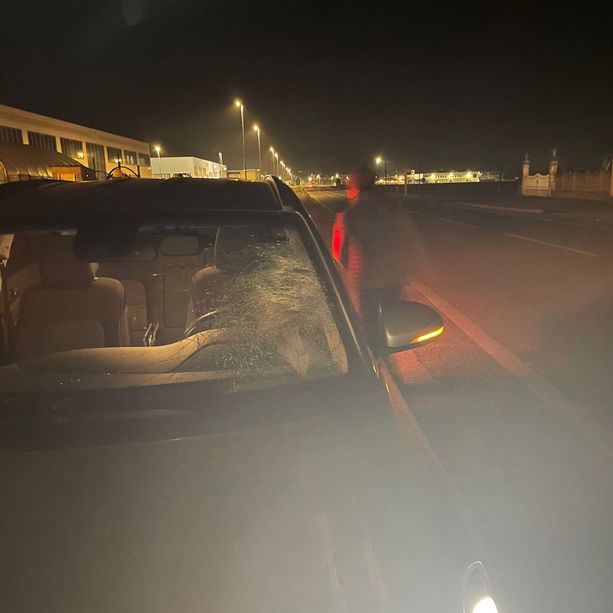 Sassi contro le auto tra San Benigno e Busca: parabrezza sfondato anche per una terza vettura