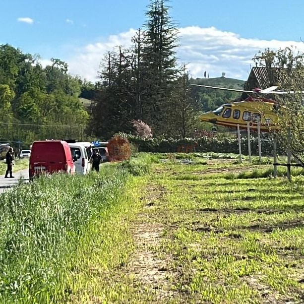 Tragico schianto a Vezza d'Alba: con l'auto contro un albero, morti due giovani