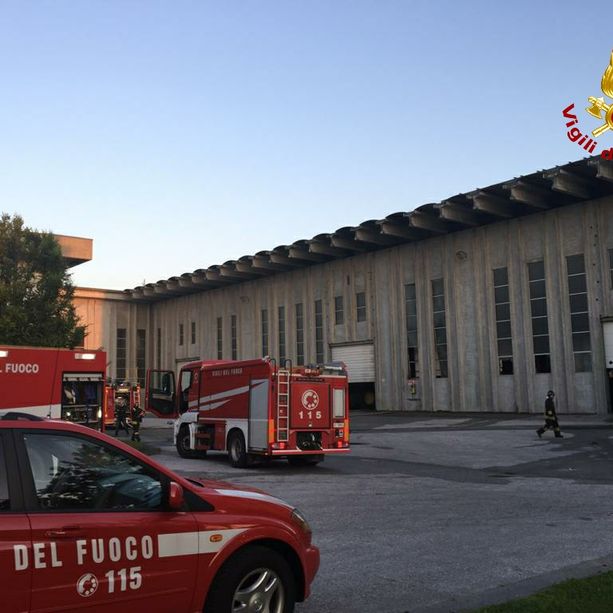 Incendio al Consorzio Agrario di frazione Ronchi a Cuneo