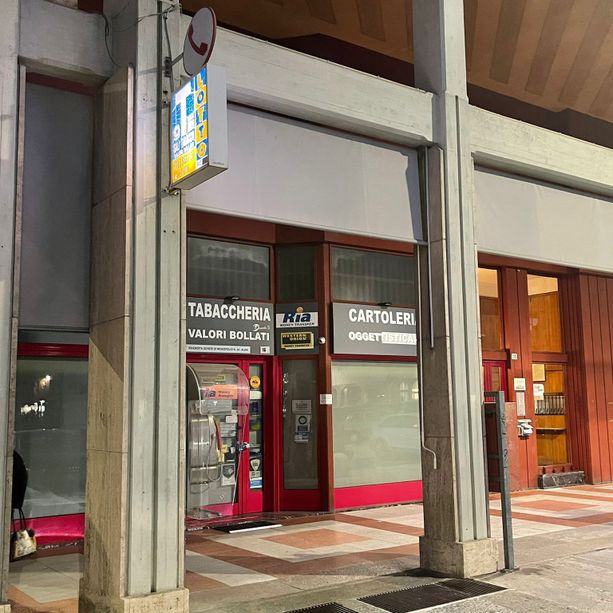 L'ombra dei debiti dietro l'omicidio del tabaccaio di Alba ucciso dal padre a Canelli