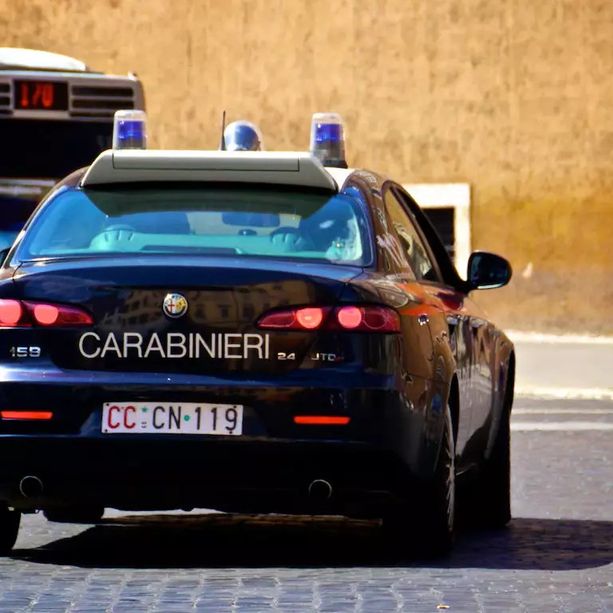 Motociclisti aggrediscono anziana in zona Madonna dell’Olmo: indagano i Carabinieri