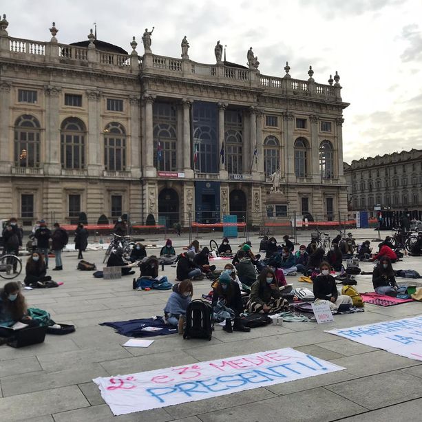 Gli studenti tornano in piazza: “Il rientro del 7 gennaio non sia una farsa come quello di settembre” [VIDEO]