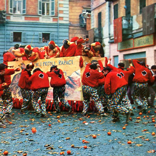 Ivrea: enorme successo per l'iniziativa 'social' del Carnevale. Omaggio della BBC con il racconto della passata edizione