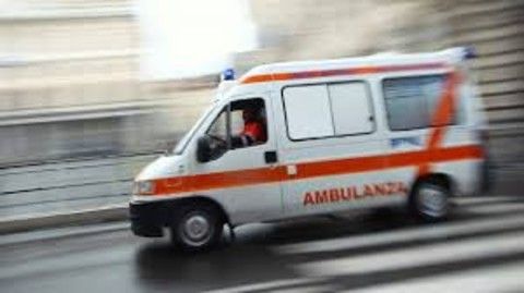 Intossicati dal monossido mentre preparano le castagne in casa: otto persone finiscono in ospedale
