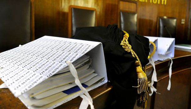 Sfregiò l'ex compagna che voleva lasciarlo: detenuto in permesso condannato a 16 anni per tentato omicidio