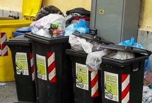 Riduzione del servizio di raccolta rifiuti e costi maggiori: la denuncia dei consiglieri di Alternativa Civica