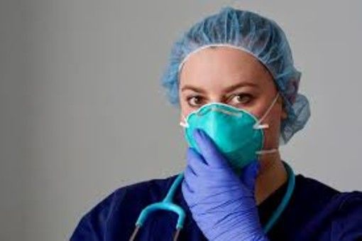 Bracciali anti-covid in vendita on line, oscurato il sito di un'azienda nel Canavese