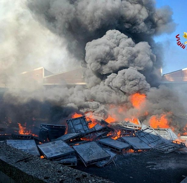 Incendio a Settimo: la Procura apre un'inchiesta