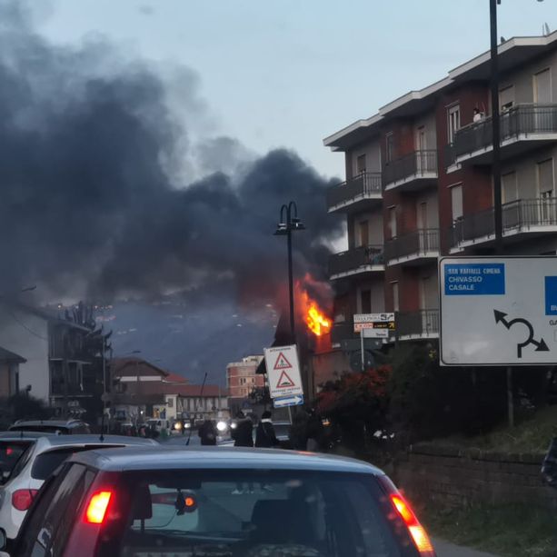 Gassino torinese: in questo momento un incendio in via Circonvallazione