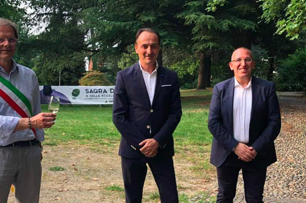 Moncrivello: consegnato il &quot;Mirtillo d'Oro&quot; ad Alberto Cirio
