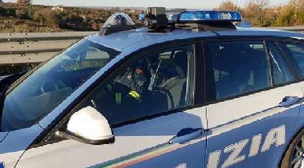 Chivasso, tenta una rapina sull'A4 con il trucco della gomma bucata