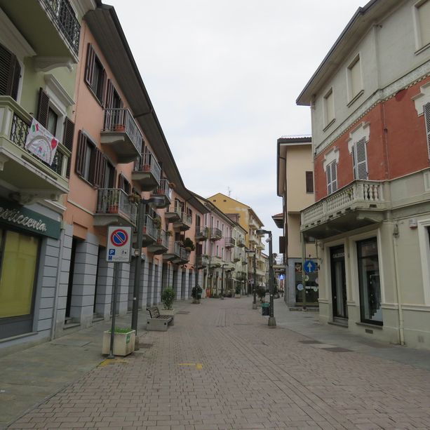 Settimo sostiene il commercio: negozi aperti la sera e suolo pubblico gratuito fino al 31 agosto