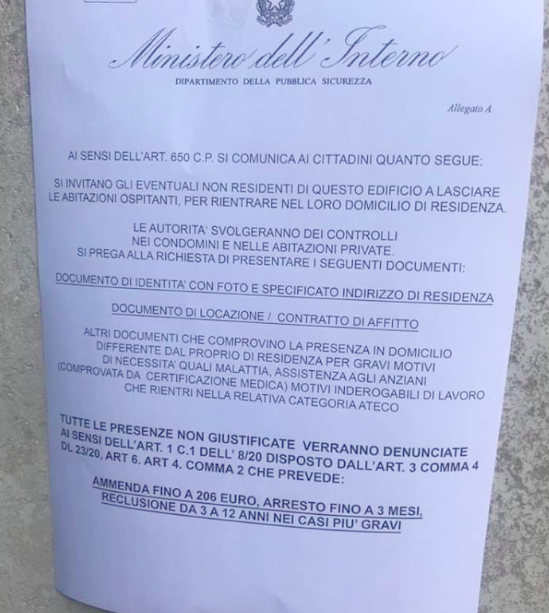 Un foglio del Ministero appeso sui portoni annuncia controlli sui residenti, ma è una truffa
