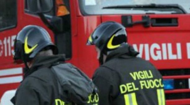 Incendio a Betlemme nella notte: a fuoco un tir di una carrozzeria