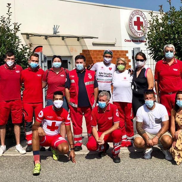 Una pedalata lunga tre giorni per portare la torcia di Solferino a Ginevra