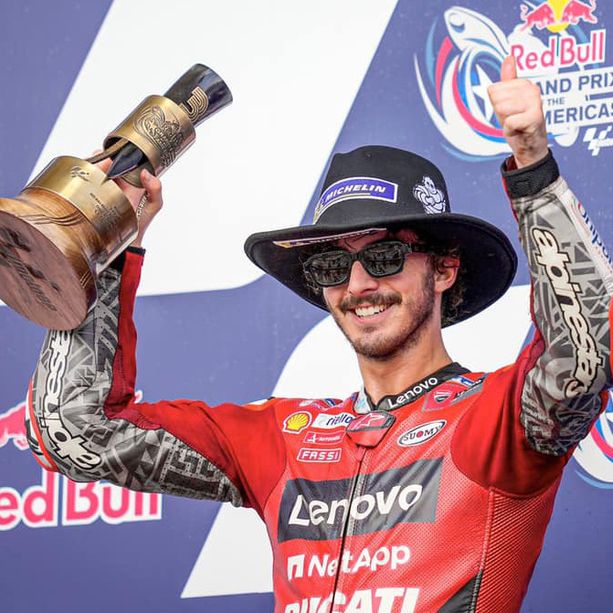 Pecco sul podio non festeggia per rispetto della famiglia di Dean Bert Vinales, morto nella gara di Jerez